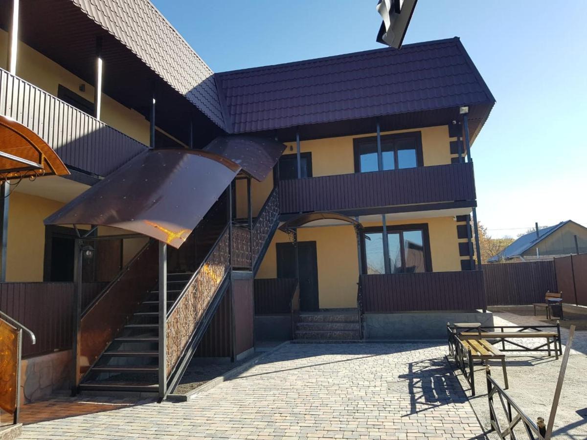 Гостевой дом Анны по улице Абая, 165 Талдыкорган Экстерьер фото